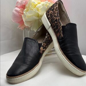 Women’s Sz7.5 Leopard Print Black Slip-On Women's Shoes